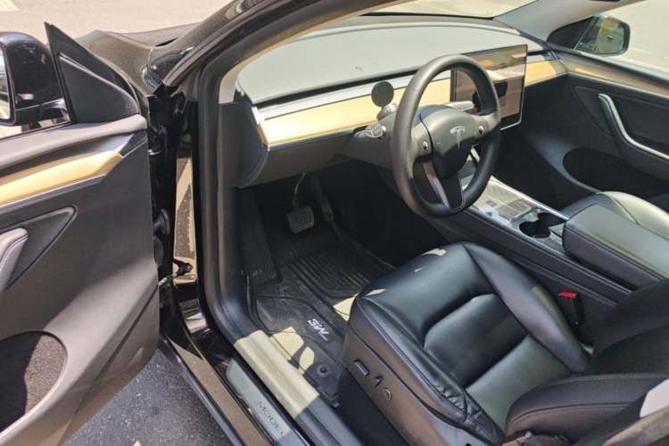 Used Tesla Model Y 2022 Long-Range All-Wheel-Drive Version Driver Seat