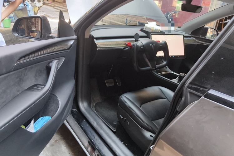 Used Tesla Model Y 2022 Long-Range All-Wheel-Drive Version Driver Seat