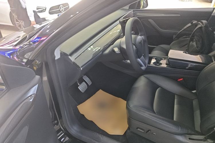 Used Tesla Model Y 2022 Long-Range All-Wheel-Drive Version Driver Seat