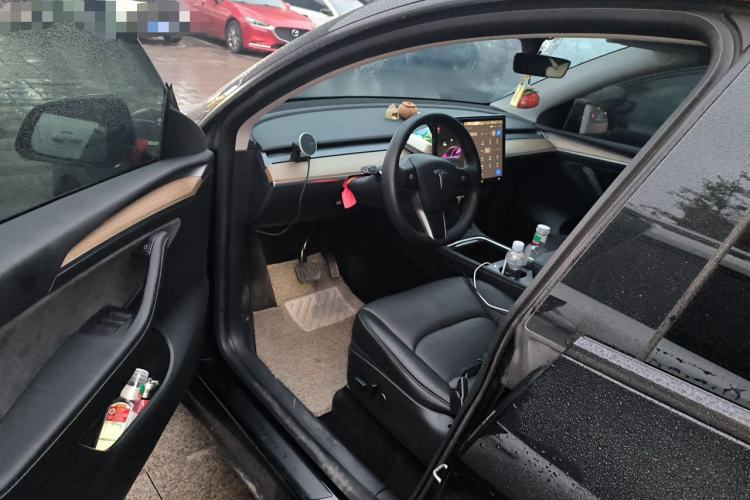 Used Tesla Model Y 2022 Long-Range All-Wheel-Drive Version Driver Seat