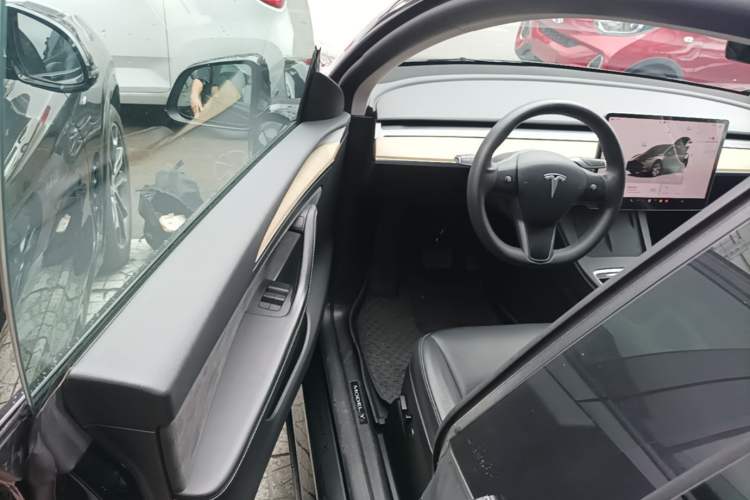 Used Tesla Model Y 2022 Long-Range All-Wheel-Drive Version Driver Seat