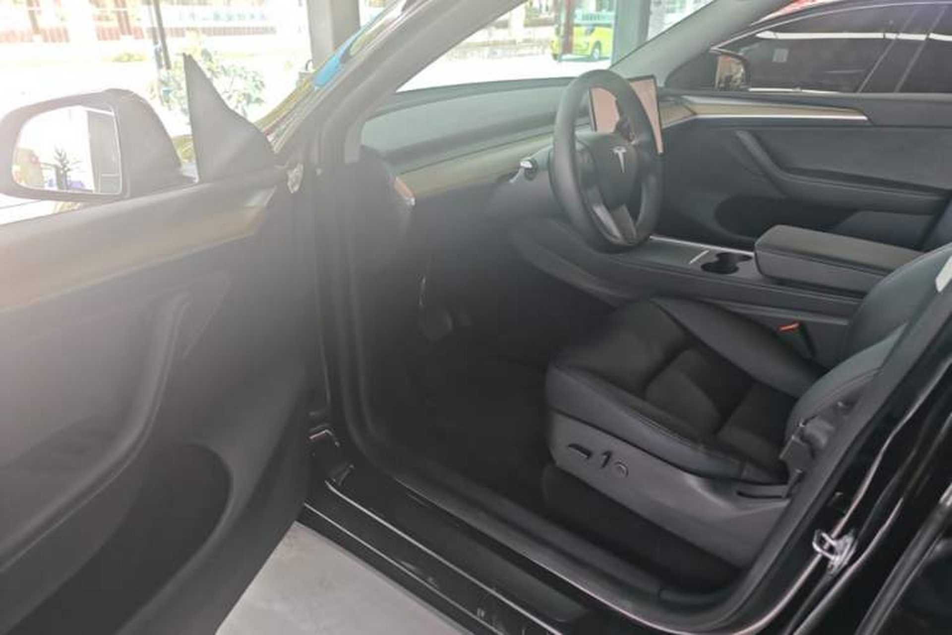 Used Tesla Model Y 2022 Long-Range All-Wheel-Drive Version Driver Seat