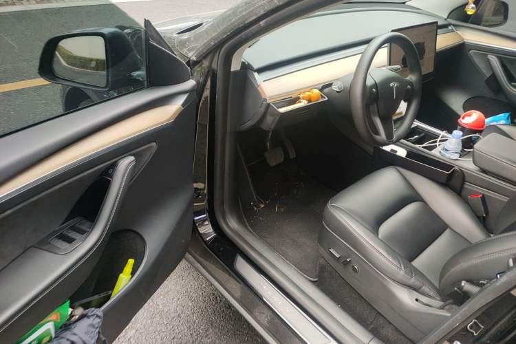 Used Tesla Model Y 2022 Long-Range All-Wheel-Drive Version Driver Seat