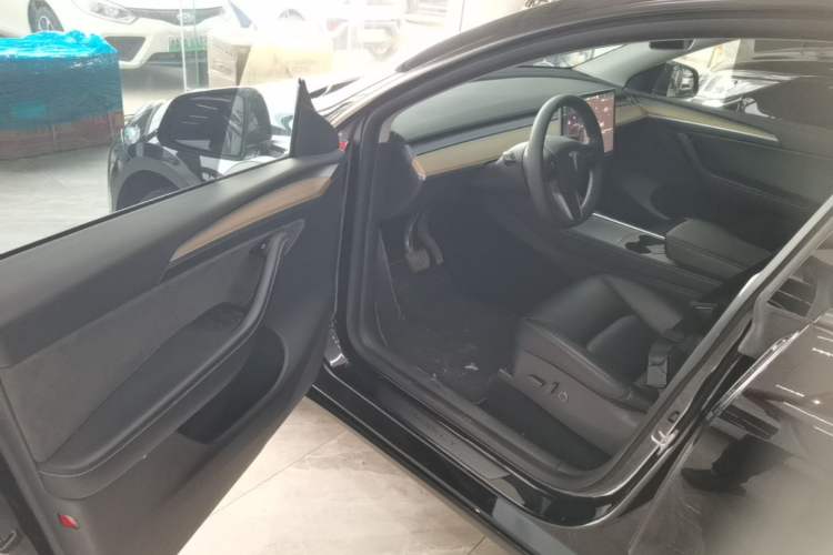 Used Tesla Model Y 2022 Long-Range All-Wheel-Drive Version Driver Seat
