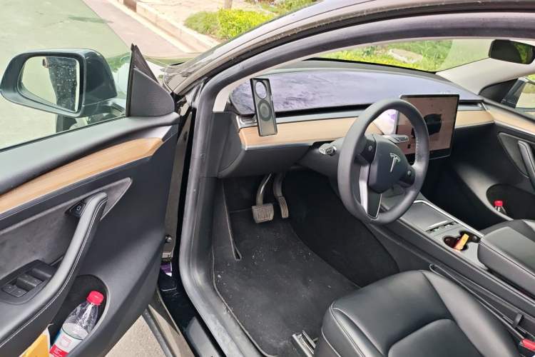 Used Tesla Model Y 2022 Long-Range All-Wheel-Drive Version Driver Seat