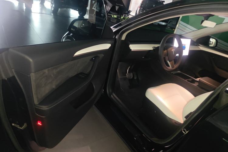Used Tesla Model Y 2022 Long-Range All-Wheel-Drive Version Driver Seat