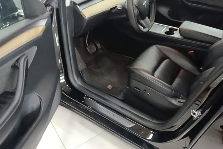 Used Tesla Model Y 2022 Revised Version Rear-Wheel Drive Driver Seat
