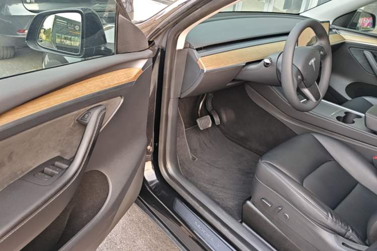 Used Tesla Model Y 2022 Rear-Wheel-Drive Version Driver Seat