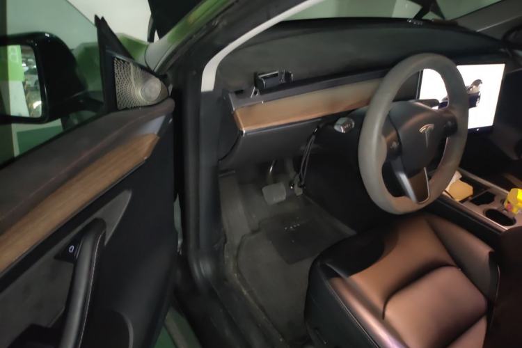 Used Tesla Model Y 2022 Long-Range All-Wheel-Drive Version Driver Seat