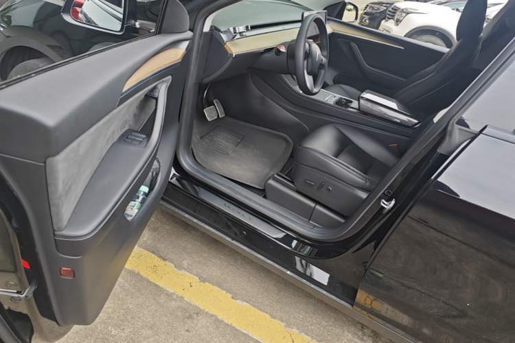 Used Tesla Model Y 2022 Rear-Wheel-Drive Version Driver Seat