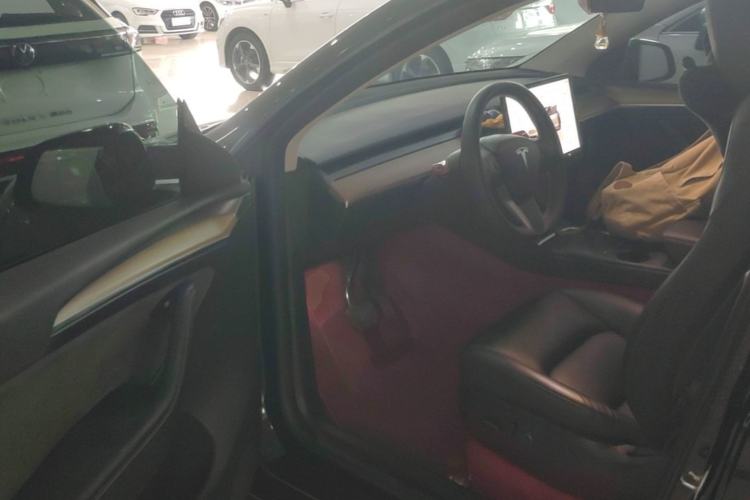 Used Tesla Model Y 2022 Long-Range All-Wheel-Drive Version Driver Seat