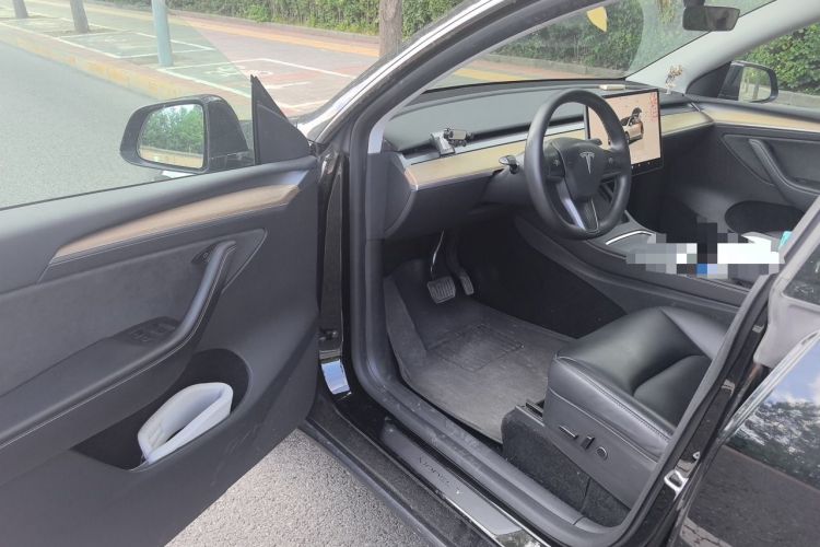 Used Tesla Model Y 2022 Long-Range All-Wheel-Drive Version Driver Seat