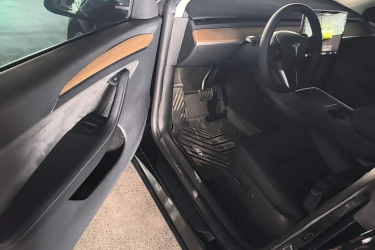 Used Tesla Model Y 2022 Rear-Wheel-Drive Version Driver Seat