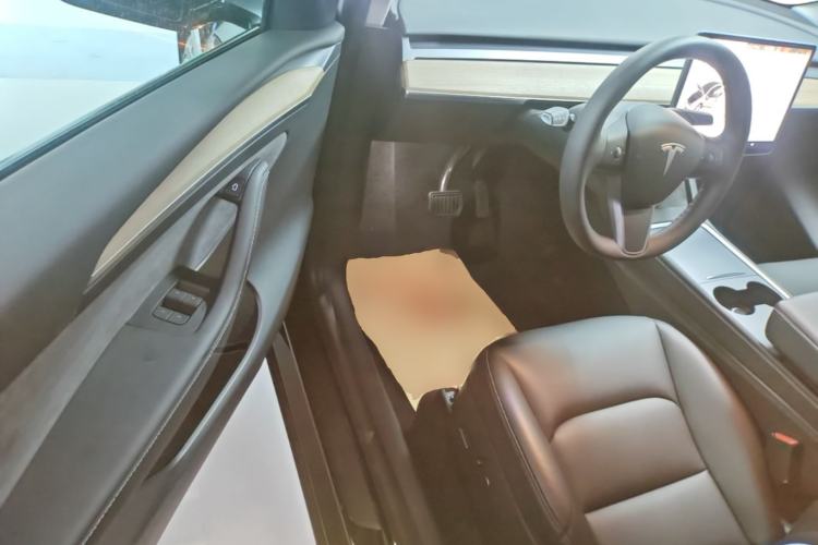 Used Tesla Model Y 2022 Long-Range All-Wheel-Drive Version Driver Seat