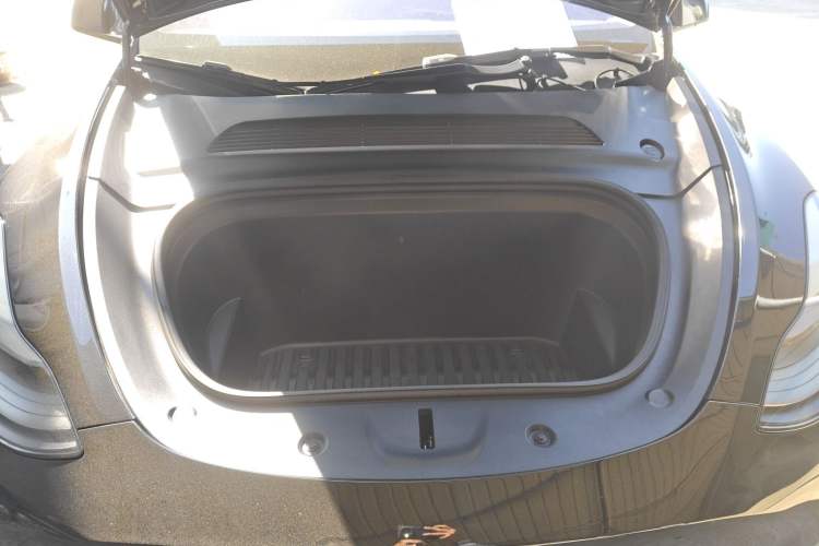 Used Tesla Model Y 2022 Rear-Wheel-Drive Version Engine Bay