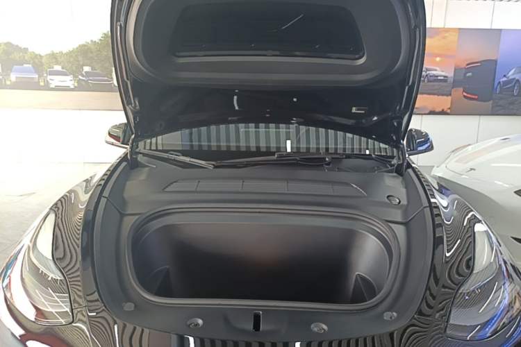 Used Tesla Model Y 2022 Rear-Wheel-Drive Version Engine Bay