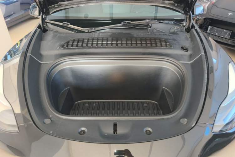 Used Tesla Model Y 2022 Rear-Wheel-Drive Version Engine Bay