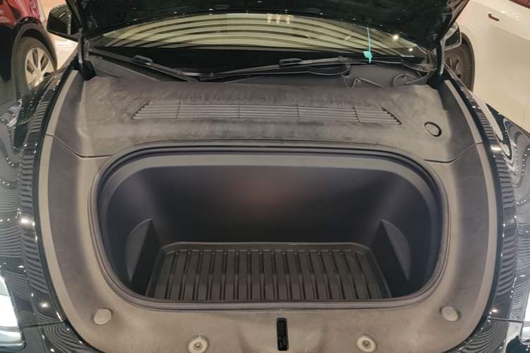 Used Tesla Model Y 2022 Rear-Wheel-Drive Version Engine Bay