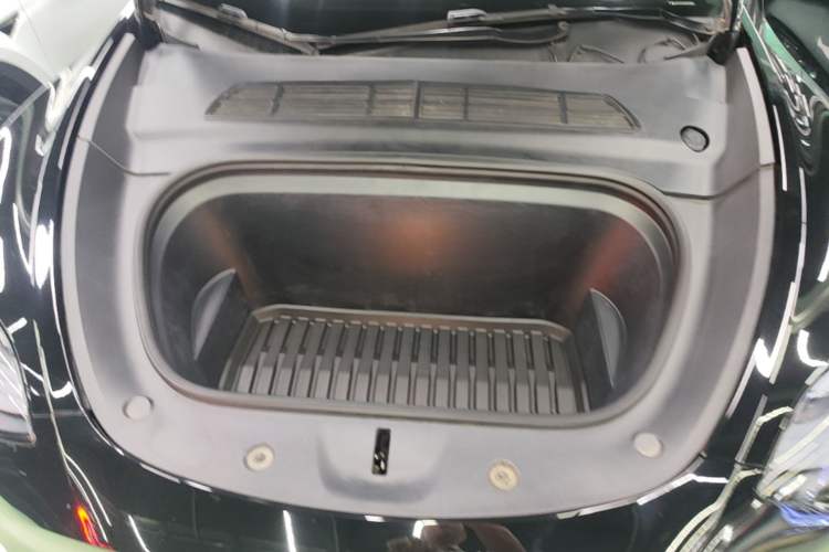Used Tesla Model Y 2022 Rear-Wheel-Drive Version Engine Bay