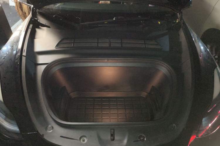 Used Tesla Model Y 2022 Rear-Wheel-Drive Version Engine Bay