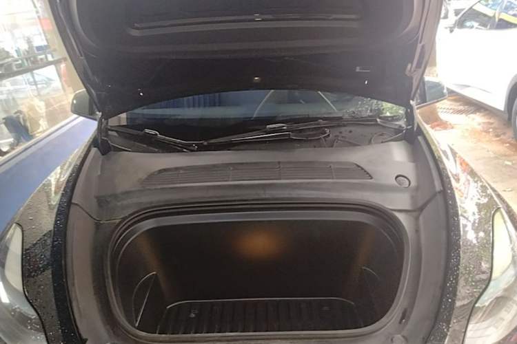 Used Tesla Model Y 2022 Rear-Wheel-Drive Version Engine Bay