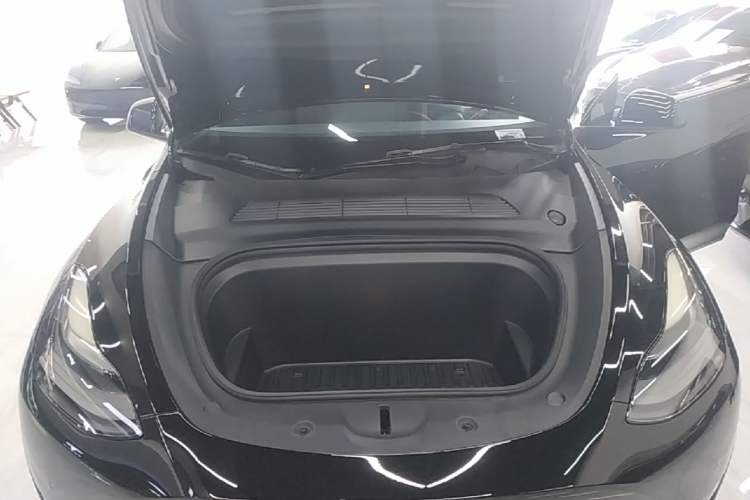 Used Tesla Model Y 2022 Rear-Wheel-Drive Version Engine Bay