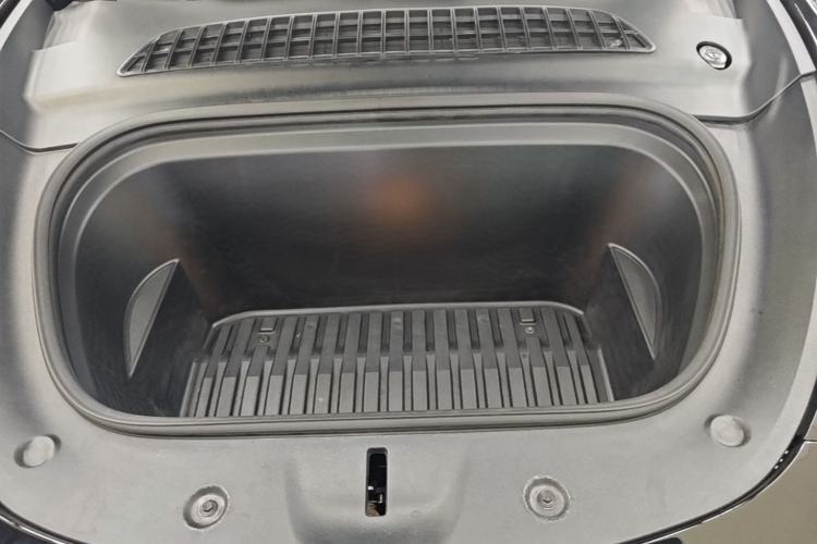 Used Tesla Model Y 2022 Rear-Wheel-Drive Version Engine Bay