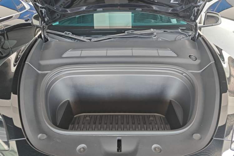 Used Tesla Model Y 2022 Rear-Wheel-Drive Version Engine Bay