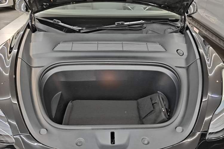Used Tesla Model Y 2022 Rear-Wheel-Drive Version Engine Bay