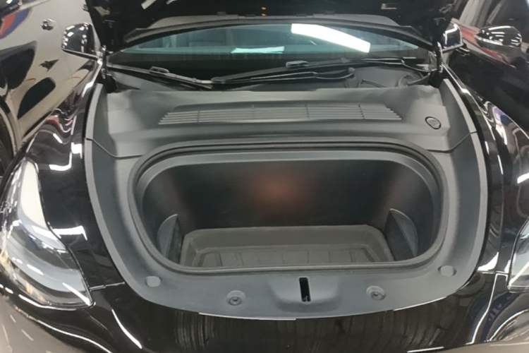 Used Tesla Model Y 2022 Rear-Wheel-Drive Version Engine Bay
