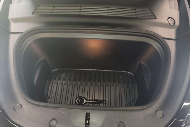 Used Tesla Model Y 2022 Performance High-Performance All-Wheel-Drive Version Engine Bay