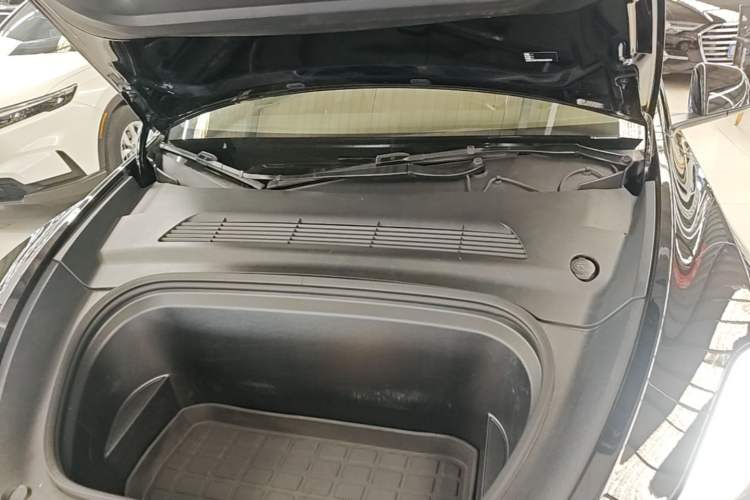 Used Tesla Model Y 2022 Rear-Wheel-Drive Version Engine Bay