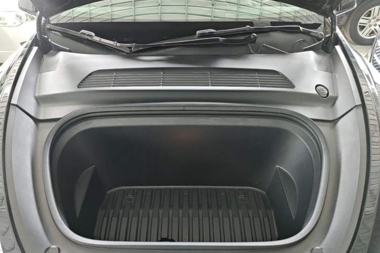 Used Tesla Model Y 2022 Rear-Wheel-Drive Version Engine Bay