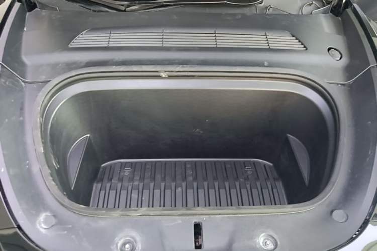 Used Tesla Model Y 2022 Rear-Wheel-Drive Version Engine Bay