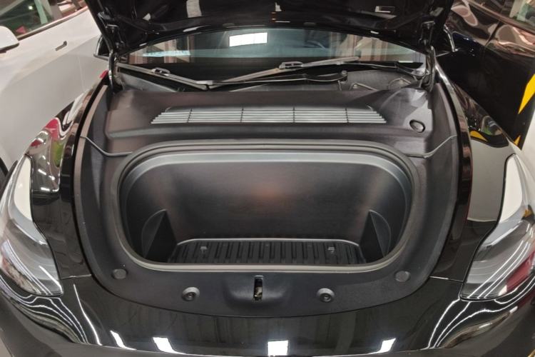 Used Tesla Model Y 2022 Rear-Wheel-Drive Version Engine Bay