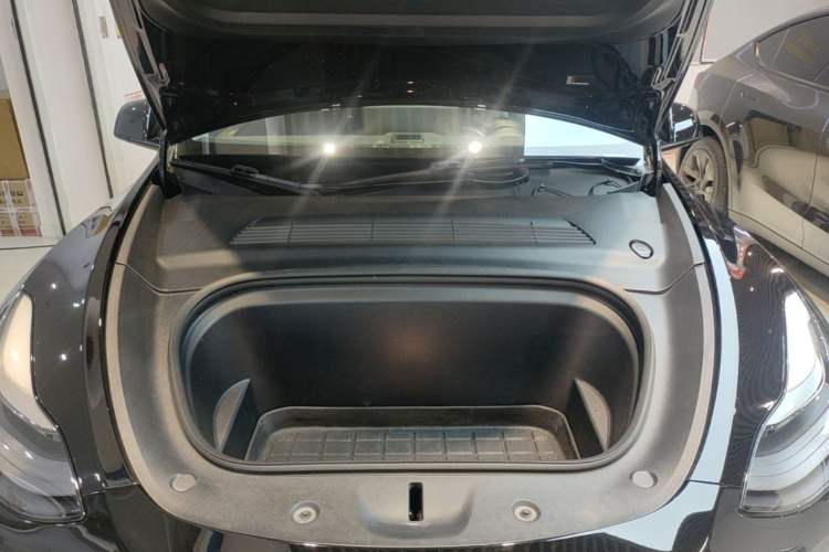 Used Tesla Model Y 2022 Rear-Wheel-Drive Version Engine Bay