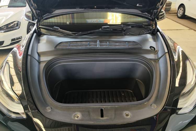 Used Tesla Model Y 2022 Rear-Wheel-Drive Version Engine Bay