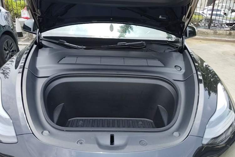 Used Tesla Model Y 2022 Rear-Wheel-Drive Version Engine Bay