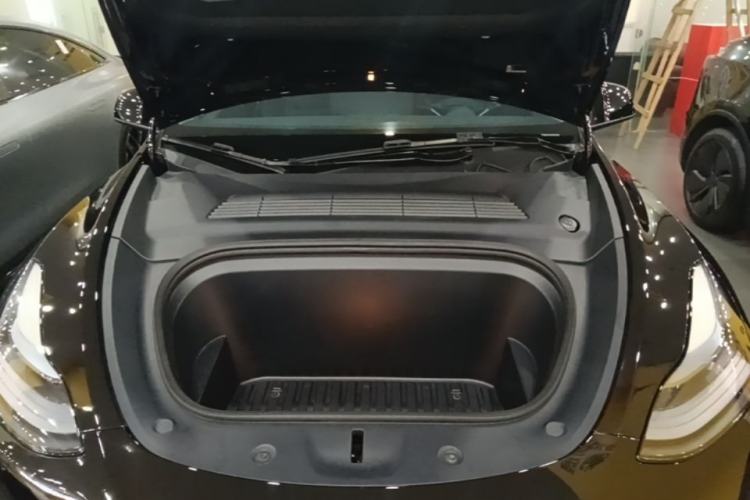 Used Tesla Model Y 2022 Rear-Wheel-Drive Version Engine Bay