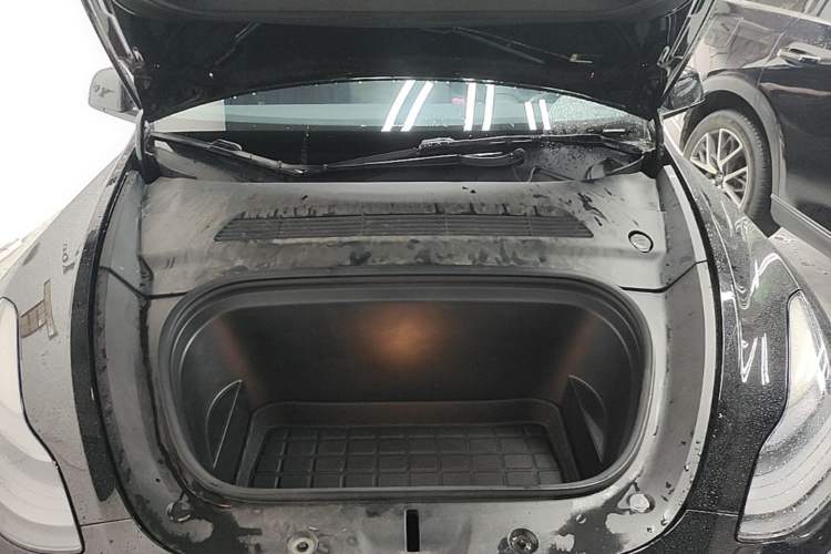 Used Tesla Model Y 2022 Rear-Wheel-Drive Version Engine Bay