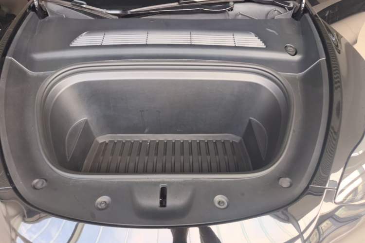 Used Tesla Model Y 2022 Rear-Wheel-Drive Version Engine Bay
