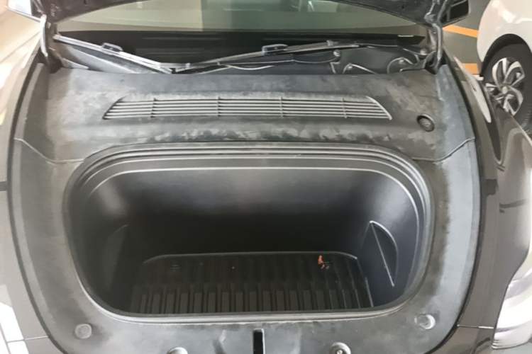 Used Tesla Model Y 2022 Rear-Wheel-Drive Version Engine Bay