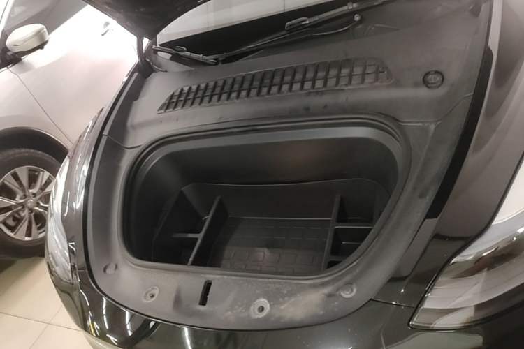 Used Tesla Model Y 2022 Rear-Wheel-Drive Version Engine Bay