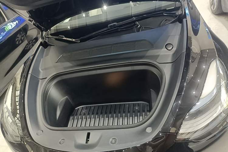 Used Tesla Model Y 2022 Rear-Wheel-Drive Version Engine Bay