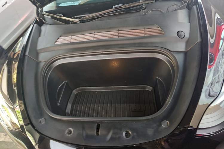 Used Tesla Model Y 2022 Rear-Wheel-Drive Version Engine Bay