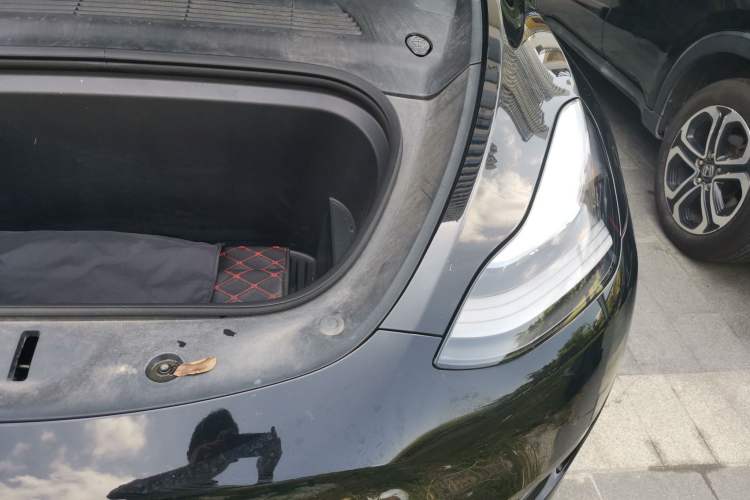 Used Tesla Model Y 2022 Rear-Wheel-Drive Version Engine Bay Left