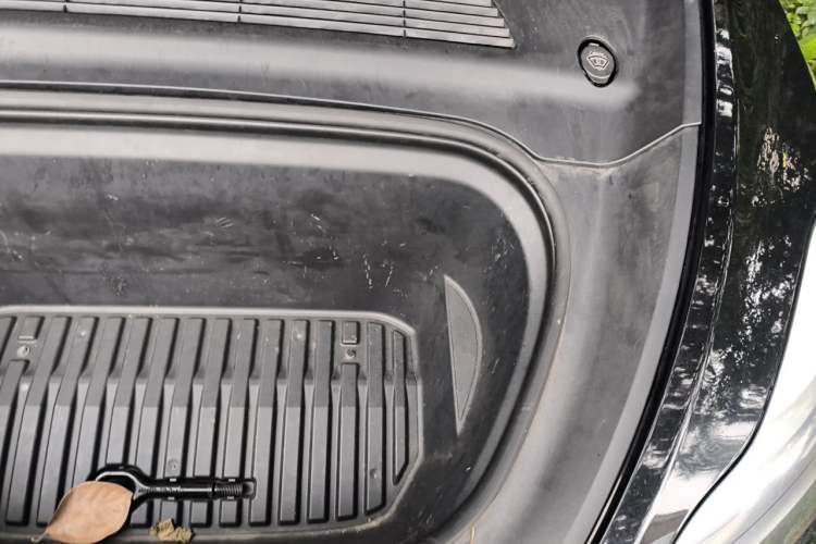 Used Tesla Model Y 2022 Rear-Wheel-Drive Version Engine Bay Left