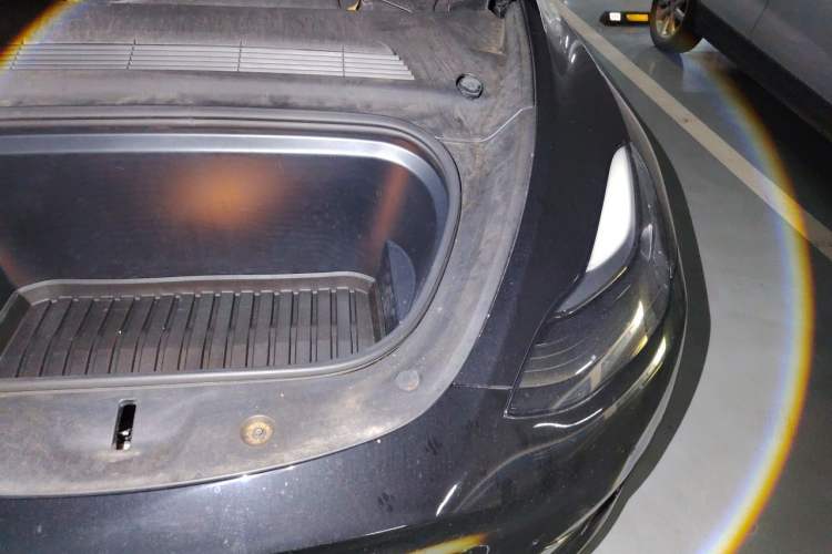 Used Tesla Model Y 2022 Rear-Wheel-Drive Version Engine Bay Left