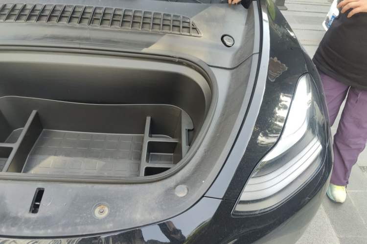 Used Tesla Model Y 2022 Rear-Wheel-Drive Version Engine Bay Left