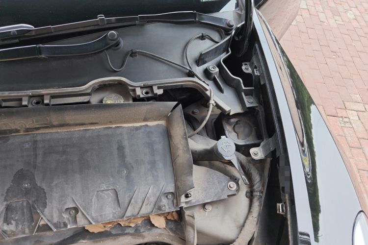 Used Tesla Model Y 2022 Rear-Wheel-Drive Version Engine Bay Left